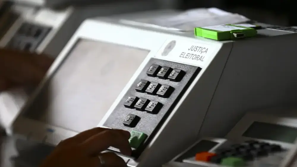 Candidatos ao GDF têm sabatinas e atos no 2º dia de campanha