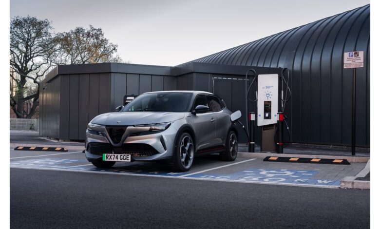 ALFA ROMEO EV GRANT MAKES ENTRY INTO ELECTRIFICATION MORE ACCESSIBLE WITH £1,500 SAVING ACROSS ENTIRE JUNIOR ELETTRICA RANGE