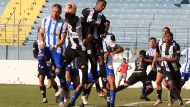 Foguinho de cabeça marcou o único gol do jogo (Foto: Edio Jr. / Jornal da Manhã)