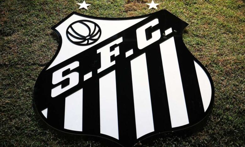 Atacante rescinde com o Santos e é anunciado por rival da Série A