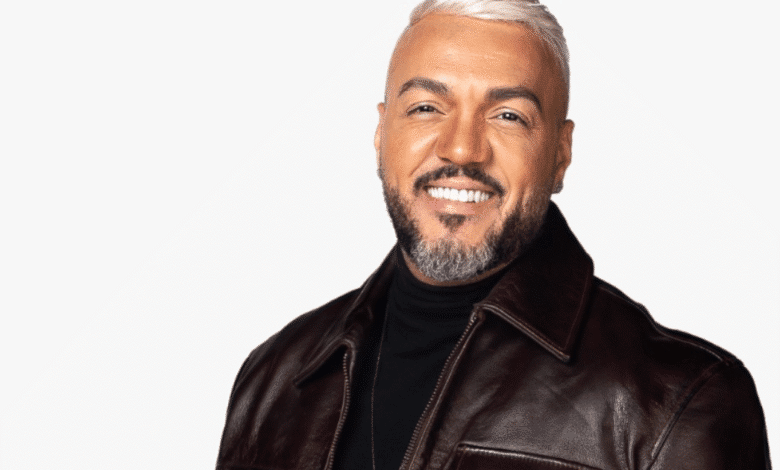 Belo revela que apedrejou carro de sertanejo por ciúme e faz piada com dívida com Denílson