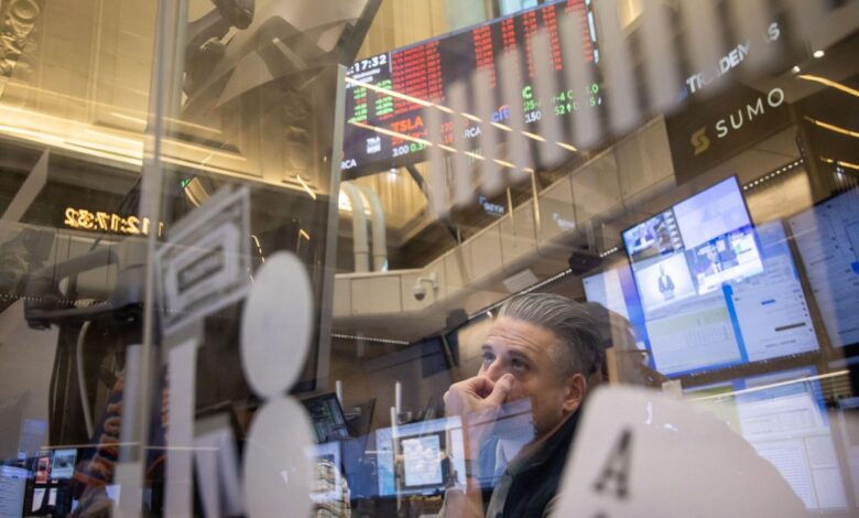 Bolsas em NY operam sem direção única; dólar sobe no exterior com resiliência dos EUA