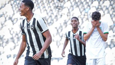 Técnico exalta título do Botafogo no Carioca Sub-17: ‘O que mais agradou foi aproximar do que é a equipe profissional, sendo agressivo’