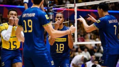 Jogadores do Brasil celebram durante vitória contra a Turquia, na Liga das Nações de Vôlei