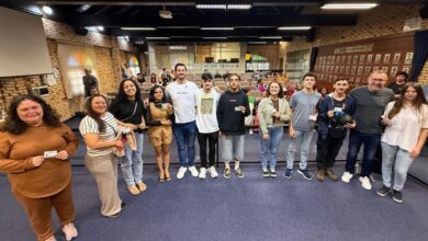 Brusque entrega mais de 100 credenciais para condutores de autopropelidos; saiba como garantir a sua