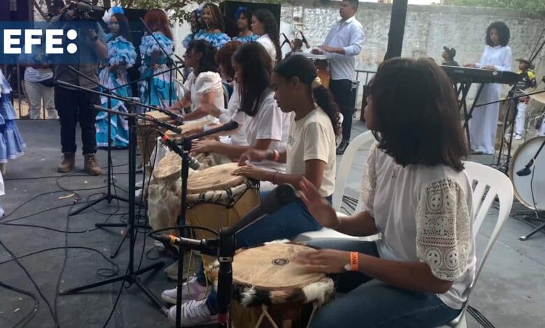 Colegios de Santa Marta celebran 500 años de la ciudad con regalos musicales del Gobierno