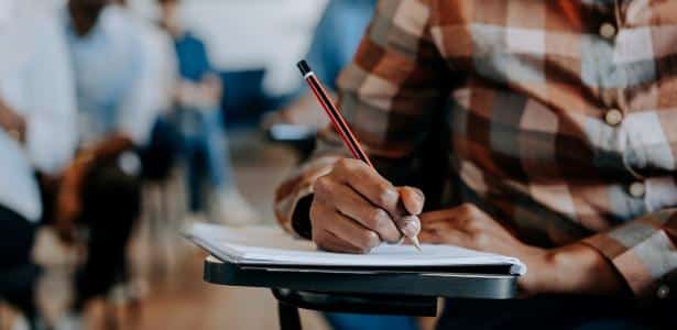 Concursos têm vagas em diversas áreas e em vários estados; salário chega a R$ 41,8 mil