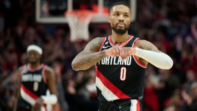 Sources - Damian Lillard reaches deal to return to Trail Blazers