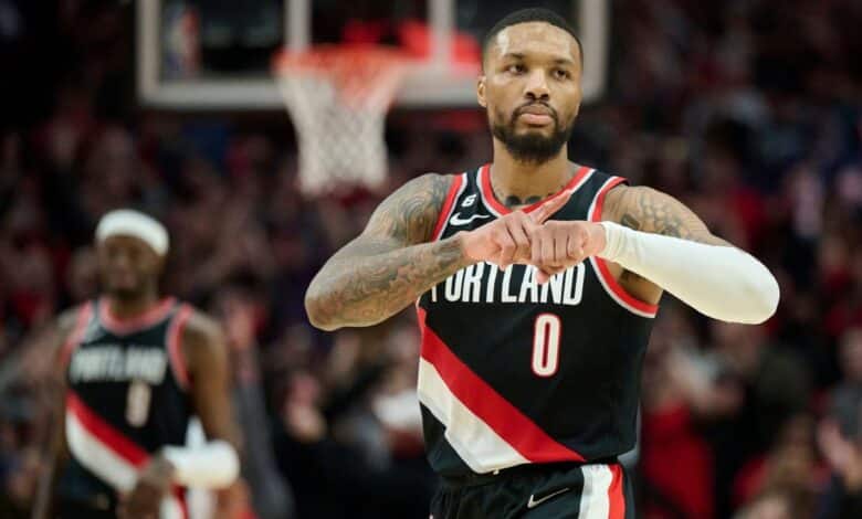 Sources - Damian Lillard reaches deal to return to Trail Blazers
