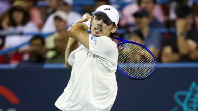 De Minaur retorna ao top 10 e decide contra Davidovich