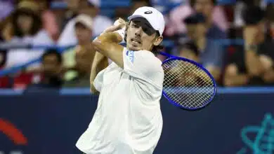De Minaur retorna ao top 10 e decide contra Davidovich