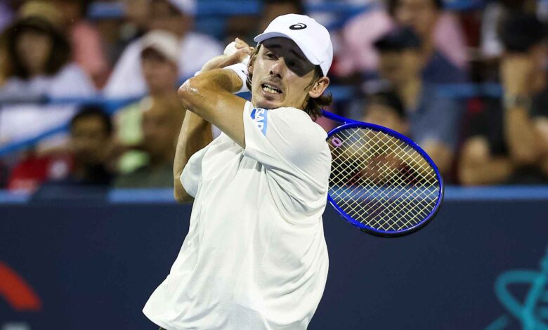 De Minaur retorna ao top 10 e decide contra Davidovich