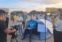 Vídeo: Deputado do PL acampa em frente ao STF em protesto - 25/07/2025 - Brasília Hoje