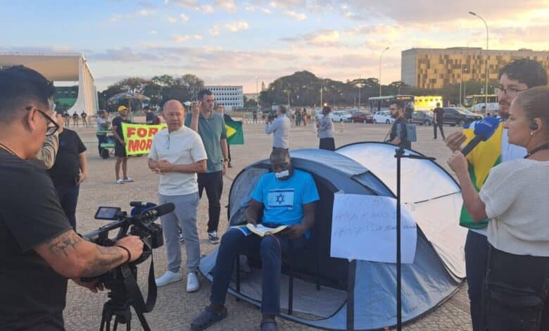 Vídeo: Deputado do PL acampa em frente ao STF em protesto - 25/07/2025 - Brasília Hoje