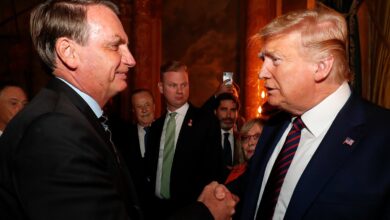 Governo Trump discutiu com Eduardo asilo a Bolsonaro e proteção contra Interpol, disse aliado em live