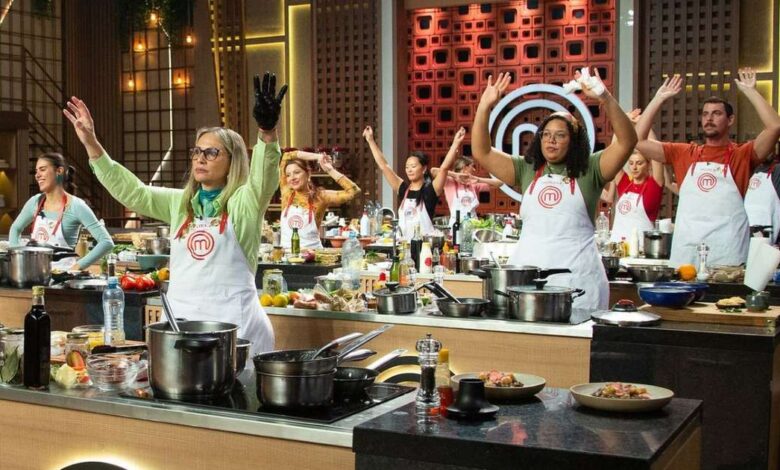 Quem saiu do 'MasterChef Brasil 2025'? Participante erra na confeitaria e se despede com mimo de Helena Rizzo
