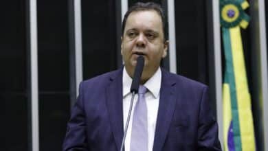 Felipe Neto se pronuncia após irmão desabafar por falta de ajuda financeira