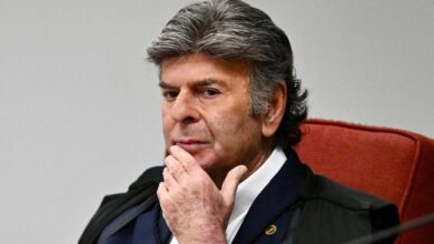 Fux diverge e vota contra tornozeleira para Bolsonaro - 21/07/2025 - Poder
