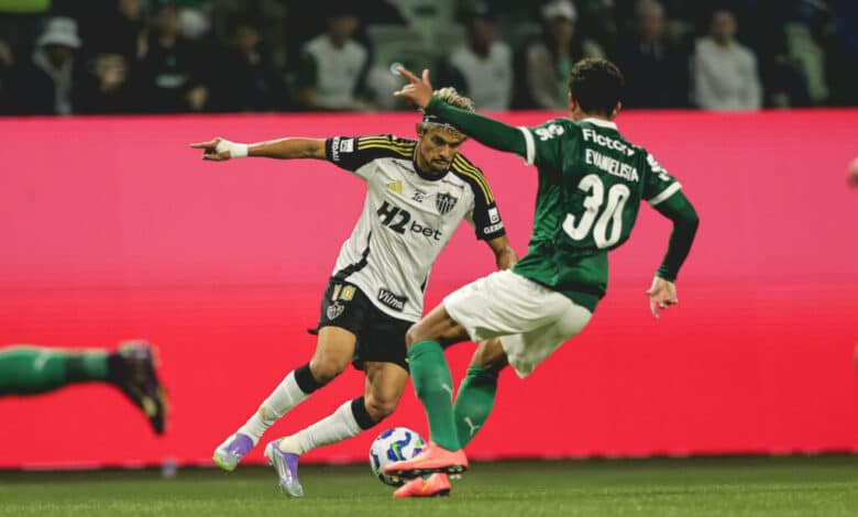 Gustavo Scarpa em Palmeiras 3×2 Atlético no Brasileiro 2025 – Foto: Pedro Souza/Galo