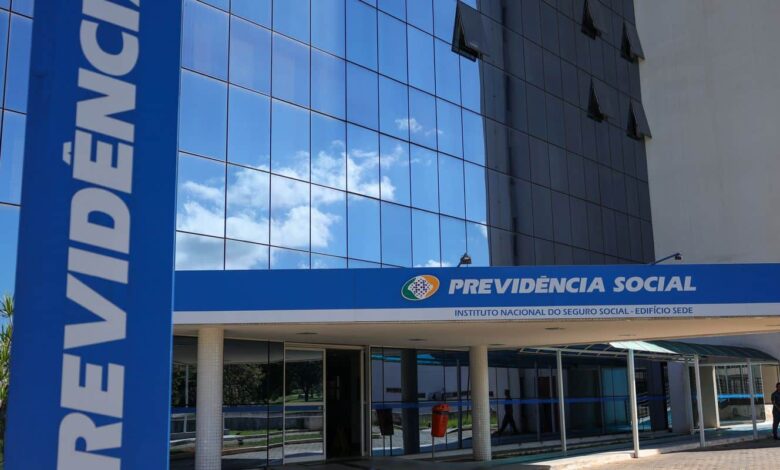 INSS afasta 4 servidores por suposta ligação com descontos ilegais