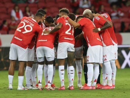 Jogadores do Internacional traem esposas com filha de homem influente dentro do clube