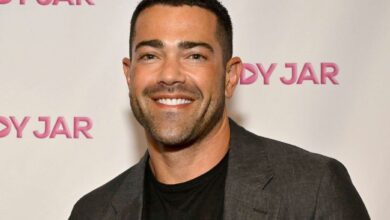 Jesse Metcalfe arrives to the