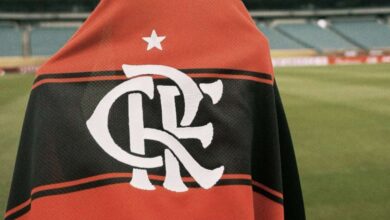 Ele vai jogar na Espanha e deu adeus ao Flamengo através das redes sociais