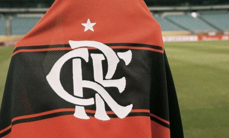 Ele vai jogar na Espanha e deu adeus ao Flamengo através das redes sociais