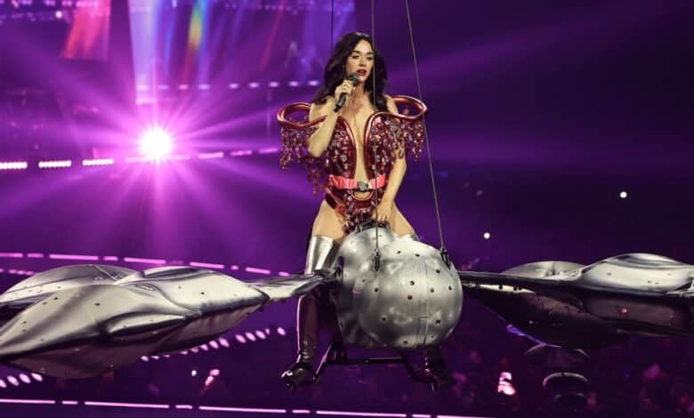 Katy Perry Suffers Mid-Air Prop Malfunction At San Francisco Show