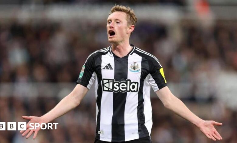Sean Longstaff playing for Newcastle
