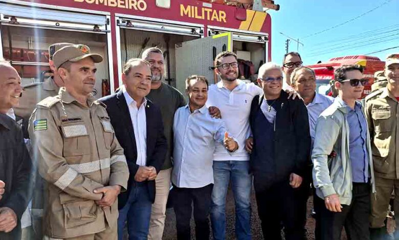 Cidade Ocidental – Lulinha Viana apresenta novas ambulâncias no Momento Cívico e destaca futura base do Corpo de Bombeiros – Blog do Amarildo