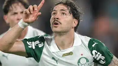 Maurício comemora gol do Palmeiras sobre o Fluminense em partida do Brasileirão