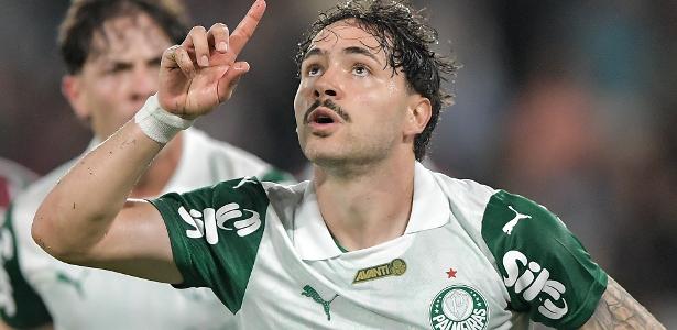 Maurício comemora gol do Palmeiras sobre o Fluminense em partida do Brasileirão