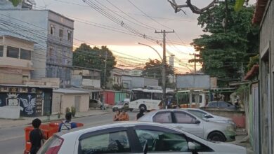 Três ônibus são sequestrados e viram barricadas no Complexo da Pedreira