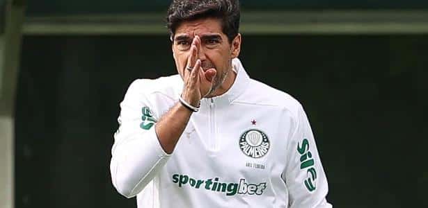 Abel Ferreira, do Palmeiras, em treino na Academia de Futebol