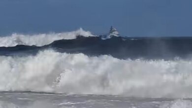 prefeitura tem dificuldade de acesso às praias de Camboinhas e Piratininga, afetadas pela maré alta; veja vídeos