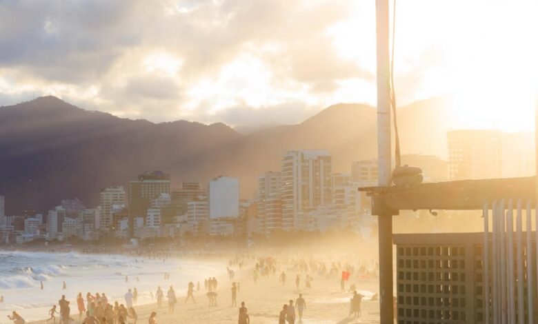 Quarta-feira (23/07) na cidade do Rio anoitece com céu nublado e previsão de chuva fraca