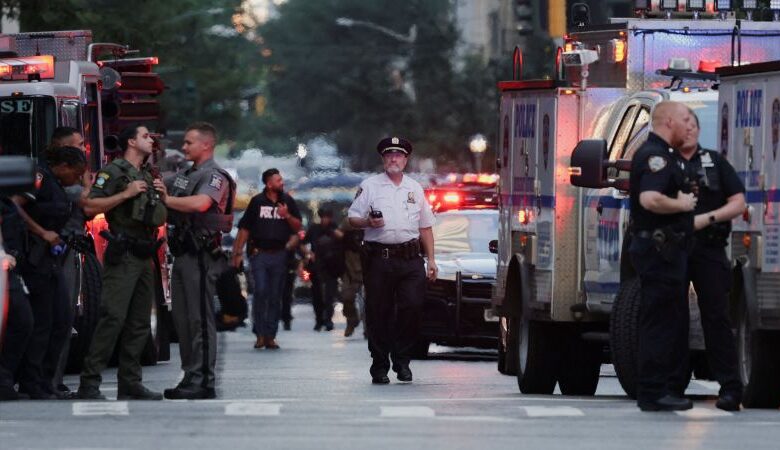 Live updates: 4 people, including NYPD officer, killed in Midtown Manhattan shooting, officials say