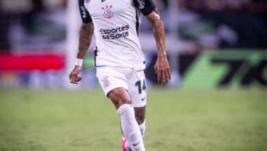 Raniele recebe terceiro amarelo e desfalca o Corinthians diante do Cruzeiro