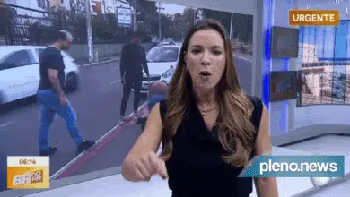 Vídeo: Repórter e cinegrafista da Record são agredidos ao vivo