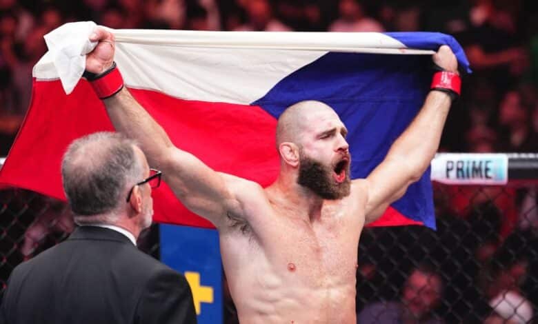 Revanche entre Poatan e Ankalaev já tem reserva definido no UFC