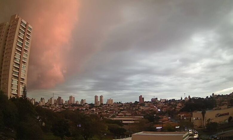 São Carlos registra chuva e ventos fortes na manhã desta segunda-feira (28)