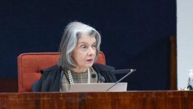 Senadores protocolam pedido de impeachment contra Cármen Lúcia