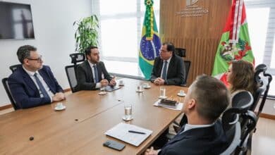 Presidente do TJSC recebe relatório com os pleitos da advocacia catarinense - Imprensa
