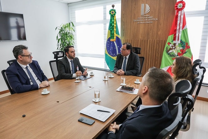 Presidente do TJSC recebe relatório com os pleitos da advocacia catarinense - Imprensa