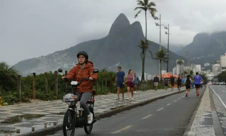 Temperatura cai no Centro-Sul do país, enquanto Norte e Nordeste enfrentam chuvas; veja previsão desta terça