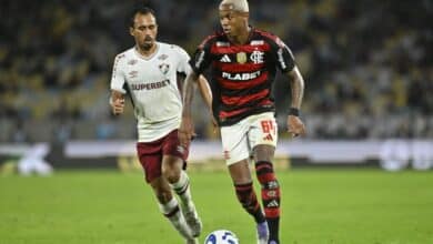 Primeiro jogo de Wallace Yan como titular no Flamengo tem susto, Thiago Silva na cola e até discussão com Danilo