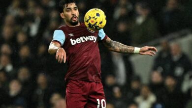 Salah encara marcação de Pavlovic no amistoso entre Liverpool e Milan