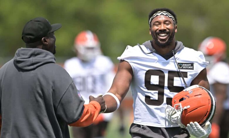 Olympian Chloe Kim attends boyfriend Myles Garrett's Browns practice