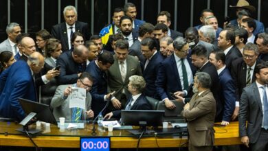 Motta encaminha denúncias contra 14 deputados que obstruíram plenário à Corregedoria da Câmara; veja lista